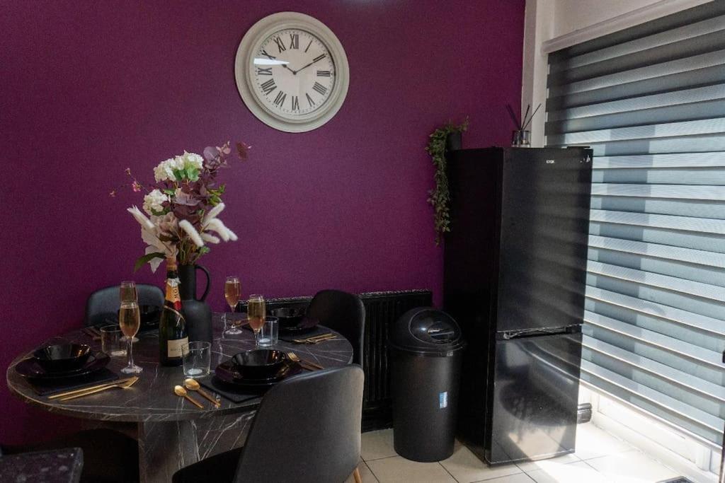Beautiful House Off-Road Free Parking Villa Farnworth Екстериор снимка