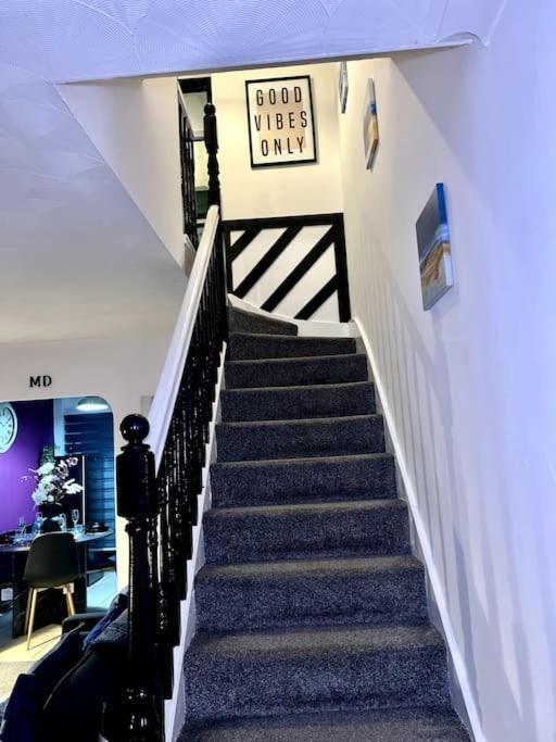 Beautiful House Off-Road Free Parking Villa Farnworth Екстериор снимка